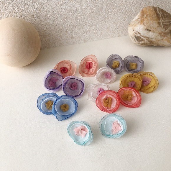 Organza flower earrings - Picture 1 of 9